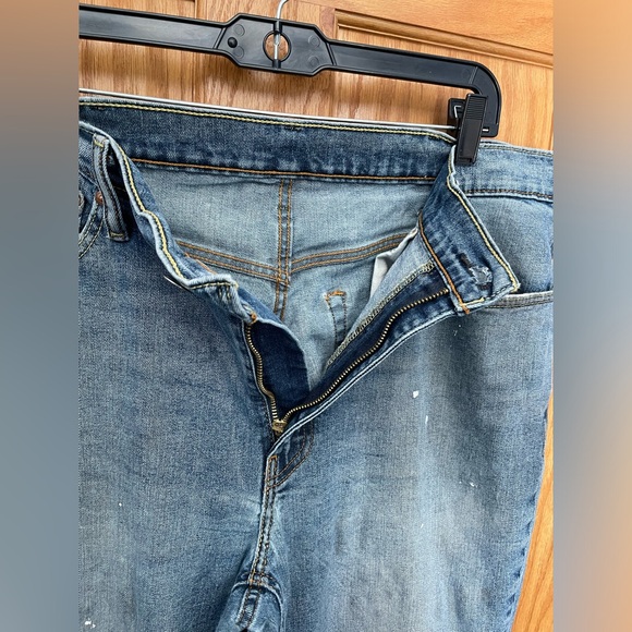 Levi's Distressed Slim Fit Jeans - Size 38x32 - Picture 8 of 10